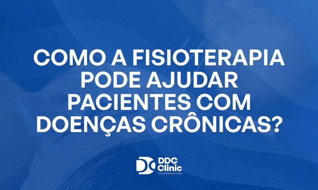 Fundo azul e com letras brancas está escrito Como a fisioterapia pode ajudar pacientes com doenças crônicas