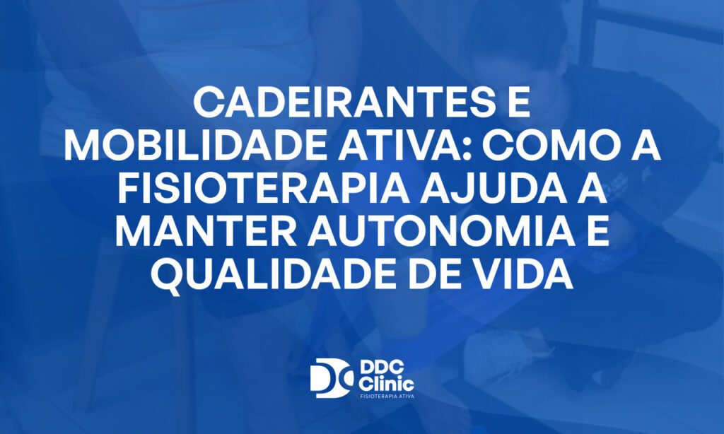 Fundo azul e com letras brancas está escrito Cadeirantes e mobilidade ativa_ como a fisioterapia ajuda a manter autonomia e qualidade de vida
