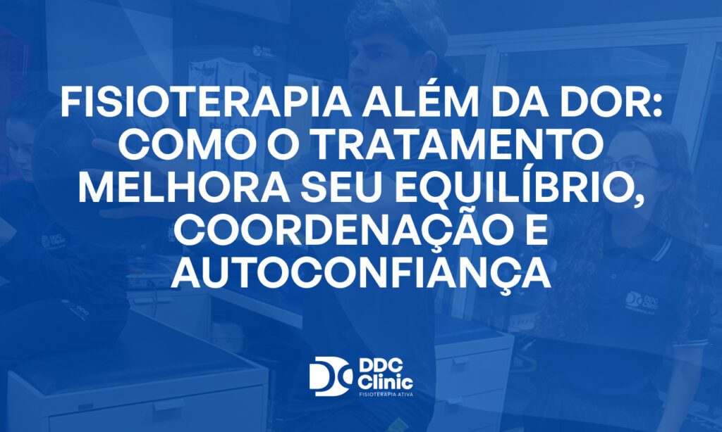 Fundo azul e com letras brancas está escrito Fisioterapia além da dor_ como o tratamento melhora seu equilíbrio coordenação e autoconfiança