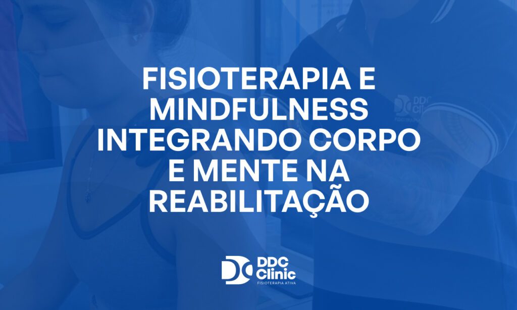 Fundo azul e com letras brancas está escrito Fisioterapia e mindfulness integrando corpo e mente na reabilitação