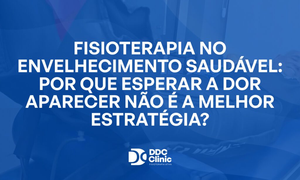 Fundo azul e com letras brancas está escrito Fisioterapia no envelhecimento saudável_ por que esperar a dor aparecer não é a melhor estratégia_