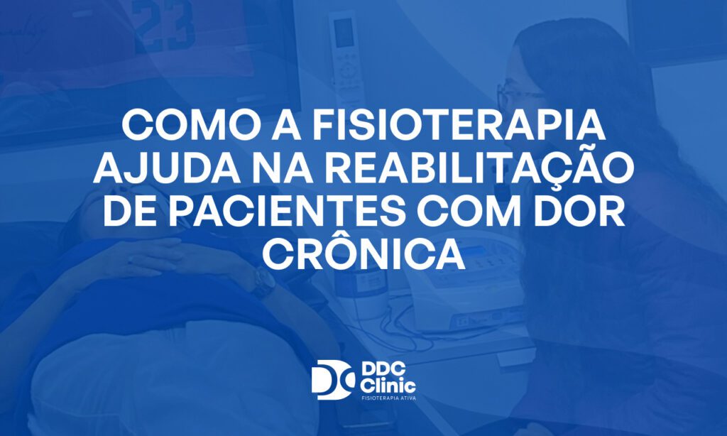 Fundo azul e com letras brancas Como a fisioterapia ajuda na reabilitação de pacientes com dor crônica
