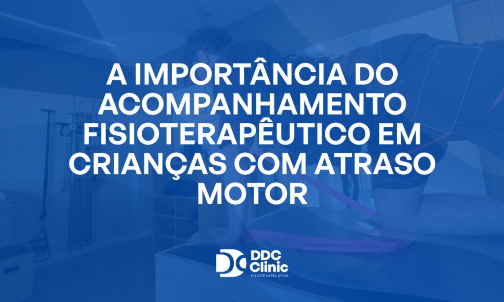 Fundo azul e com letras brancas A importância do acompanhamento fisioterapêutico em crianças com atraso motor