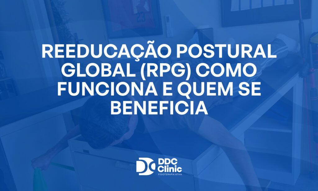 Fundo azul e com letras brancas Reeducação Postural Global (RPG) como funciona e quem se beneficia